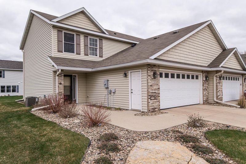 2105 Coopers Pl SE, Rochester, MN 55904