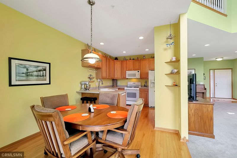 2769 Spy Glass Dr, Chaska, MN 55318