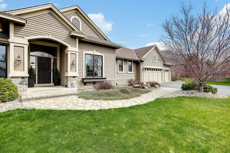 4155 Lakeridge Rd, Excelsior, MN 55331