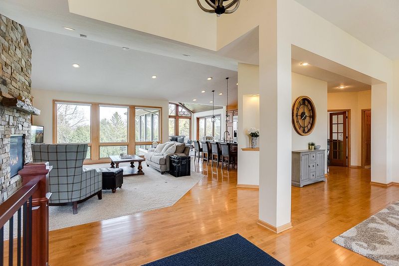 4155 Lakeridge Rd, Excelsior, MN 55331