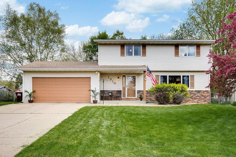 1310 22nd St W, Hastings, MN 55033
