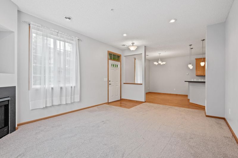 847 Newberry Ln, Chaska, MN 55318