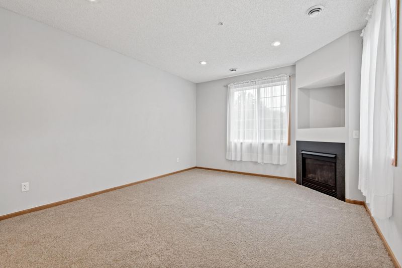 847 Newberry Ln, Chaska, MN 55318
