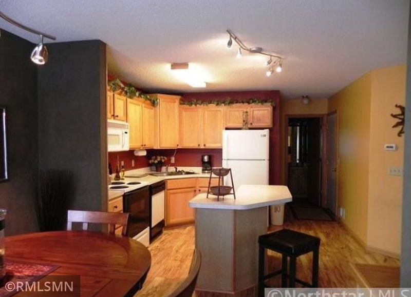 3621 Genevieve Ave N, Oakdale, MN 55128
