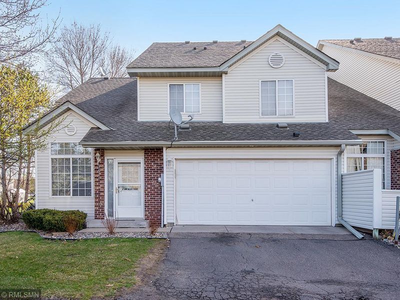 3621 Genevieve Ave N, Oakdale, MN 55128