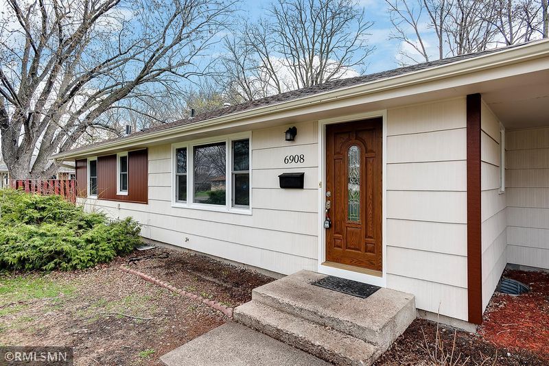 6908 Kentucky Ave N, Brooklyn Park, MN 55428