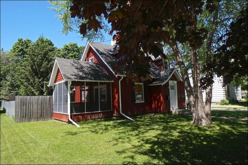 1008 Washington St, Northfield, MN 55057