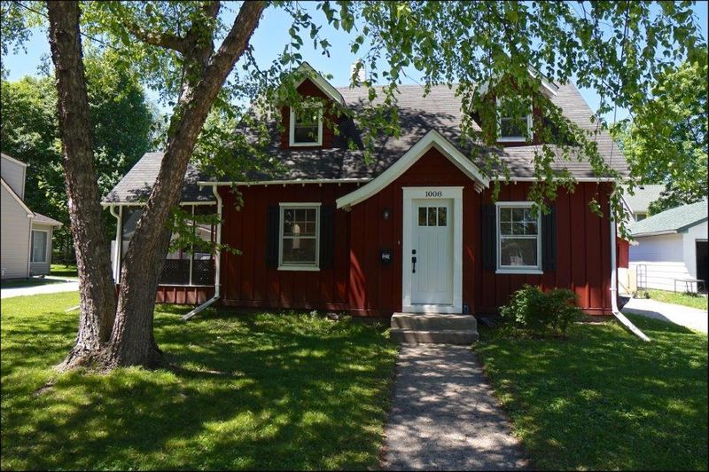 1008 Washington St, Northfield, MN 55057