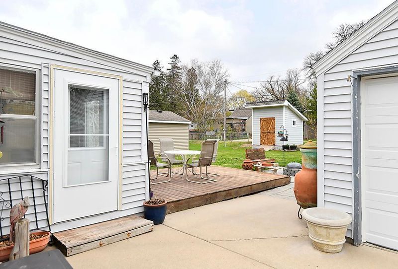 813 8th Ave SW, Faribault, MN 55021