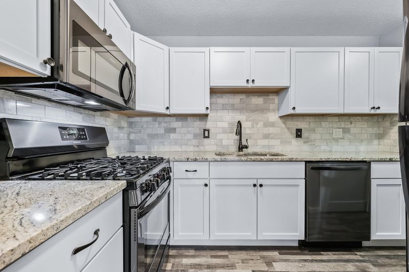 863 Monterey Dr, Shoreview, MN 55126