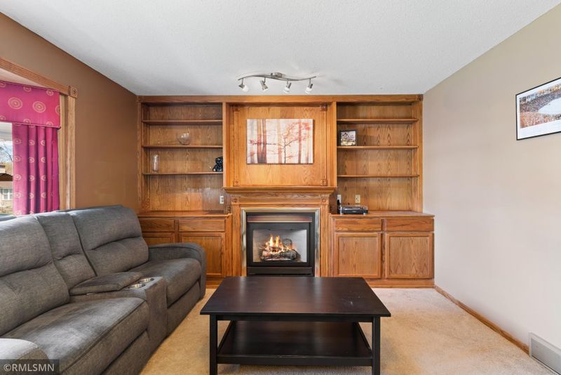 3918 Queen Ave N, Minneapolis, MN 55412