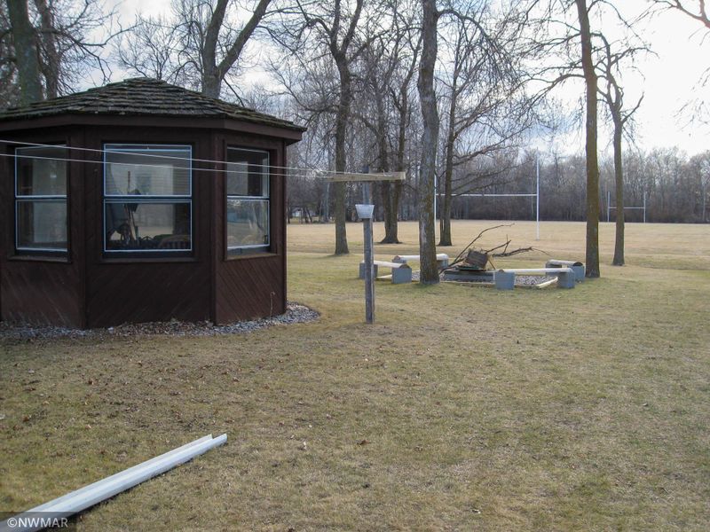 1227 Edgewood Dr, Thief River Falls, MN 56701