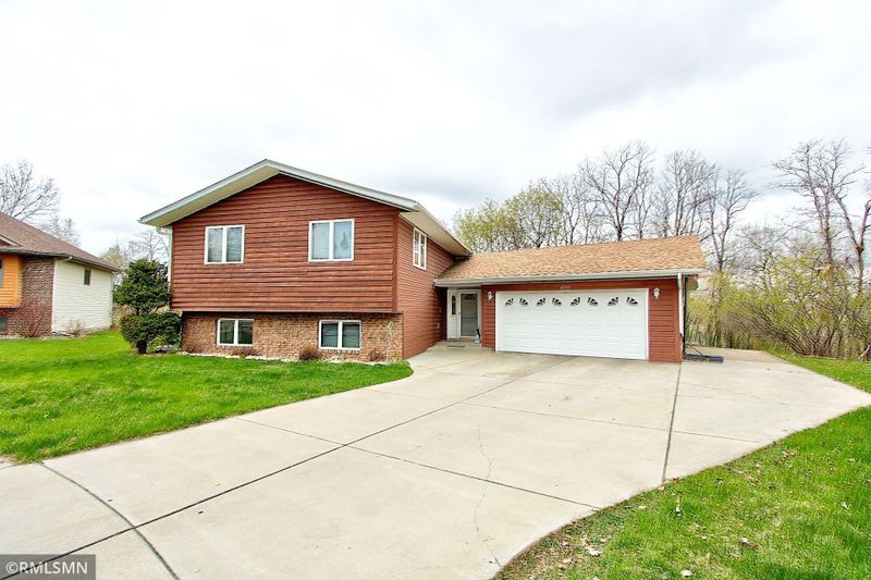 2040 Creekview Ct, Red Wing, MN 55066