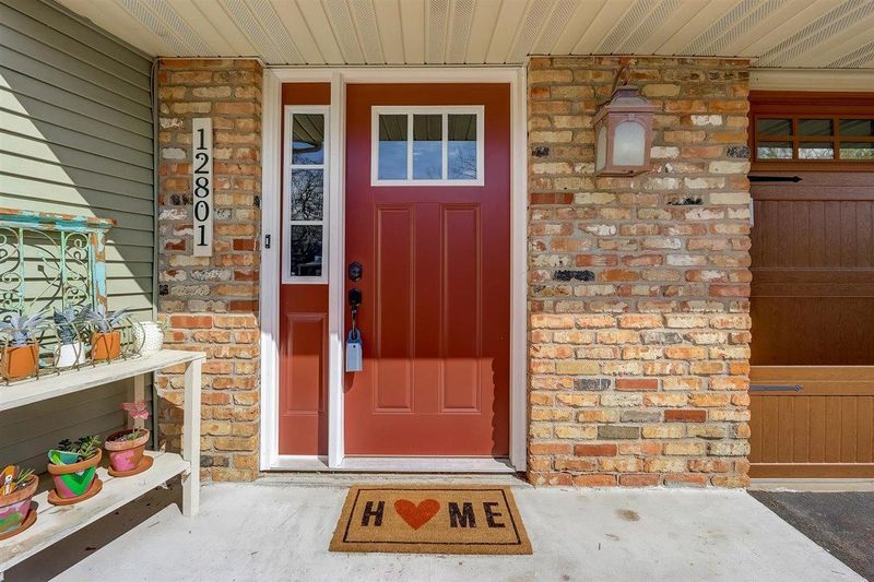 12801 Apple View Ln, Burnsville, MN 55337