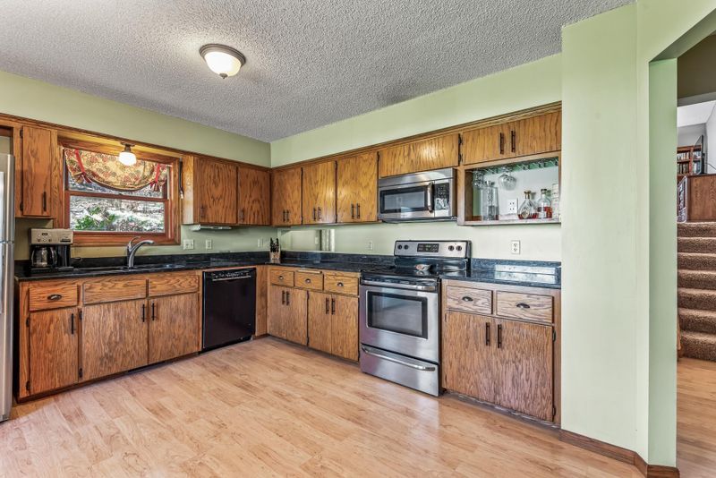 3249 Ridgewood Ave, Vadnais Heights, MN 55127