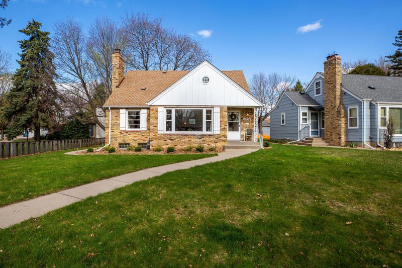 5562 Shoreview Ave, Minneapolis, MN 55417