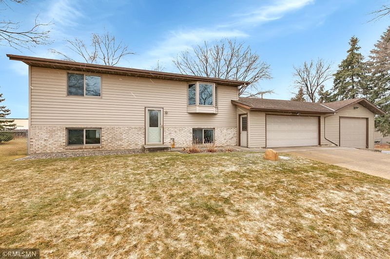 1406 Cheryl Dr, Saint Cloud, MN 56301