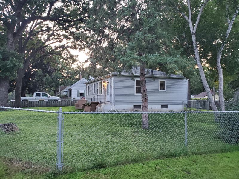 5000 Bernard Ave N, Crystal, MN 55429