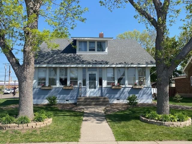101 1st St NE, Osseo, MN 55369