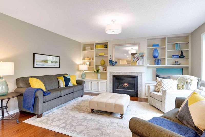 9007 Gould Rd, Eden Prairie, MN 55347