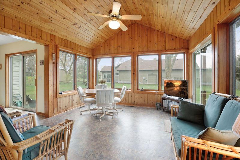 15901 Nursery Dr, Minnetonka, MN 55345