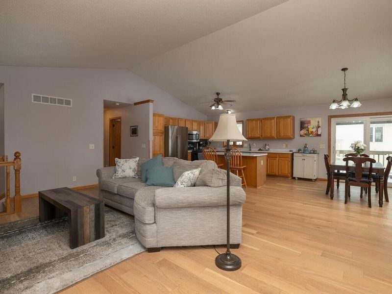 190 Nicholas Dr, Lewiston, MN 55952