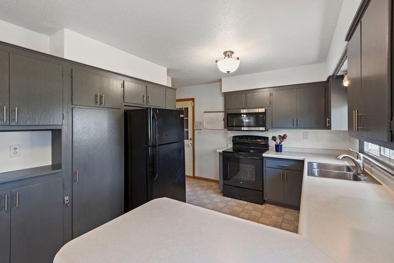 11451 Fernbrook Ln N, Maple Grove, MN 55369