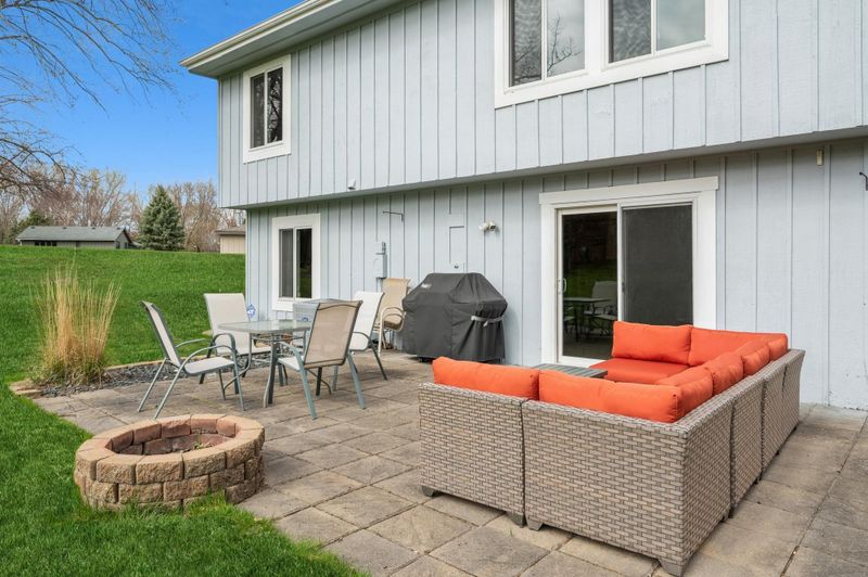 11581 Red Fox Dr, Maple Grove, MN 55369