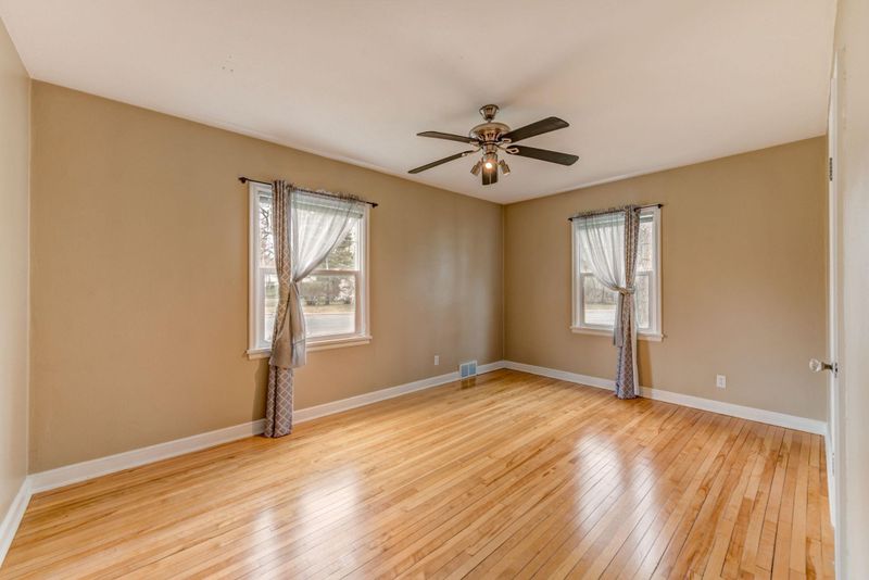 1035 Chippewa Ave, Mendota Heights, MN 55118