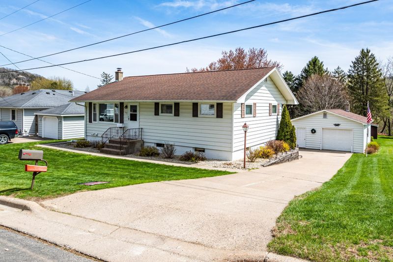 117 W Center St, Rollingstone, MN 55969