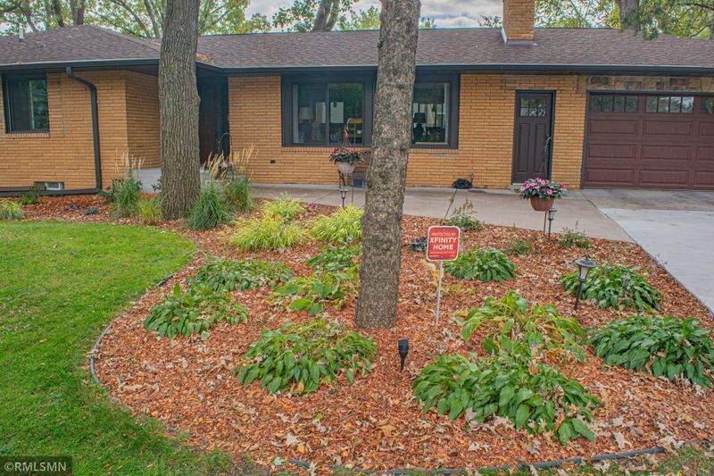 990 County Road B W, Roseville, MN 55113
