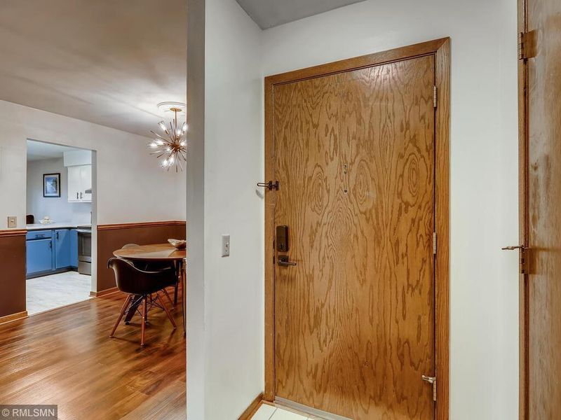 1027 Greenhaven Dr #1801, Vadnais Heights, MN 55127