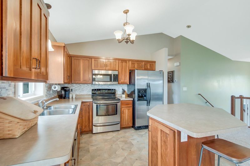 511 Moline Loop NW, Isanti, MN 55040