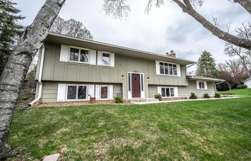 5100 W 106th St, Bloomington, MN 55437