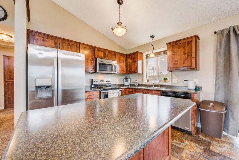 37982 Harvester Ave, North Branch, MN 55056