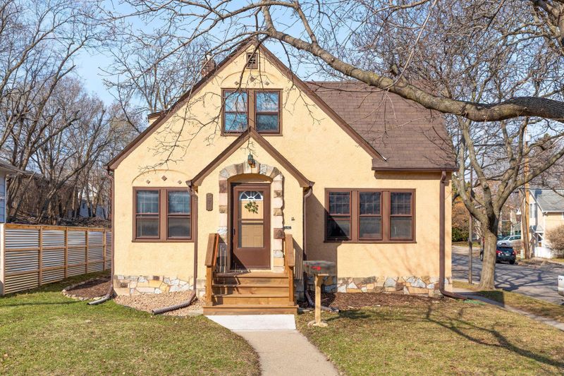 571 Hall Ave, Saint Paul, MN 55107
