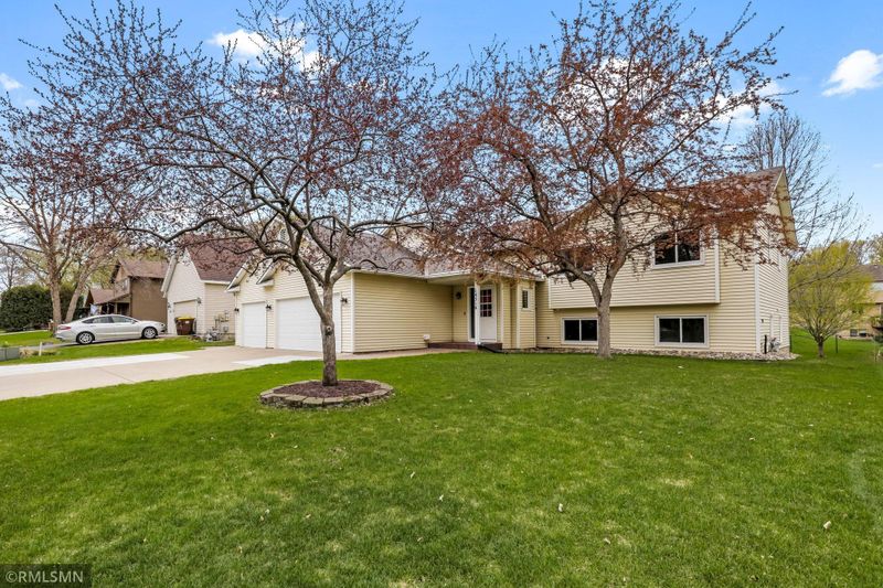 14516 Princeton Ave S, Savage, MN 55378