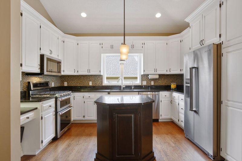 8663 Comstock Ln N, Maple Grove, MN 55311