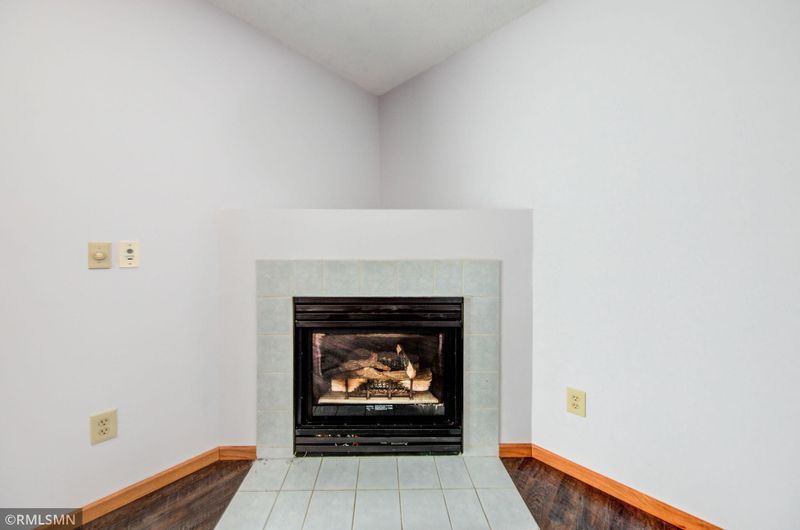 1845 E 122nd St, Burnsville, MN 55337