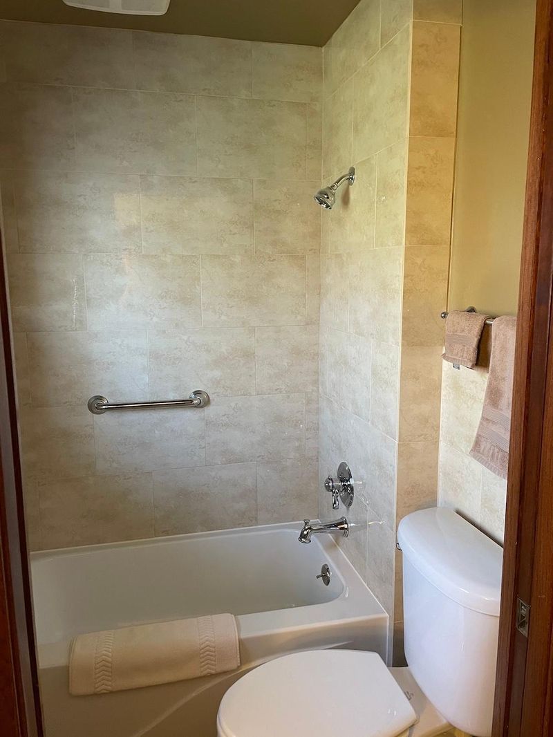 6255 Lake Sarah Heights Dr, Rockford, MN 55373