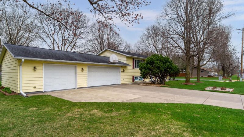 2311 9th St E, Menomonie, WI 54751