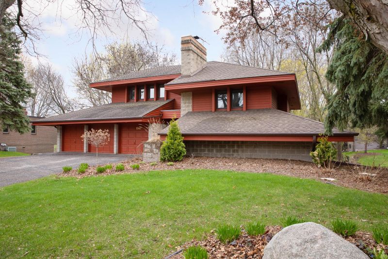 1848 Rolling Green Curve, Mendota Heights, MN 55118