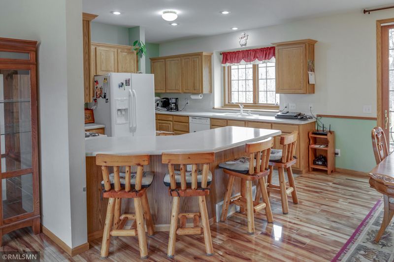 9823 Home Place Dr, Brainerd, MN 56401