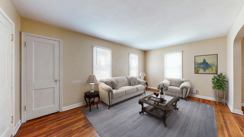 813 1st St NW, Rochester, MN 55901