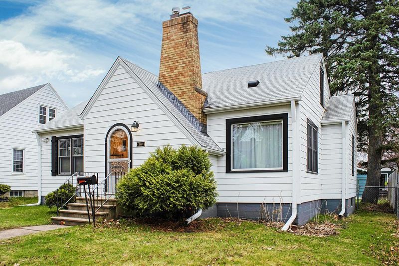 1069 Barrett St, Saint Paul, MN 55103