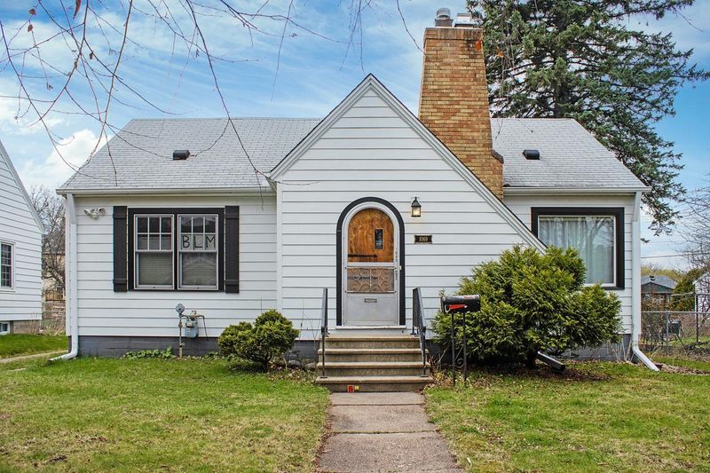 1069 Barrett St, Saint Paul, MN 55103