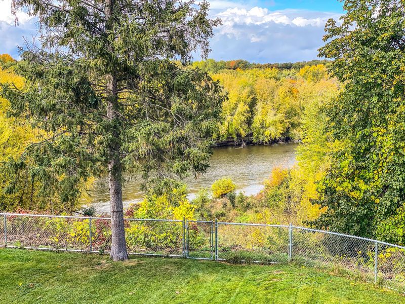403 Bluff Ave, Brainerd, MN 56401