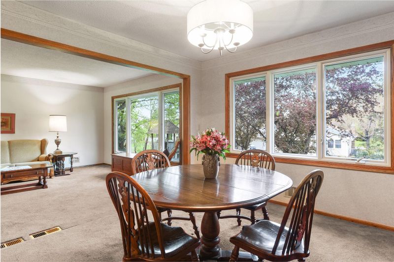10048 Nord Rd, Bloomington, MN 55437