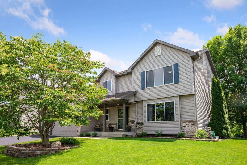 1043 N Windmill Creek, Waconia, MN 55387