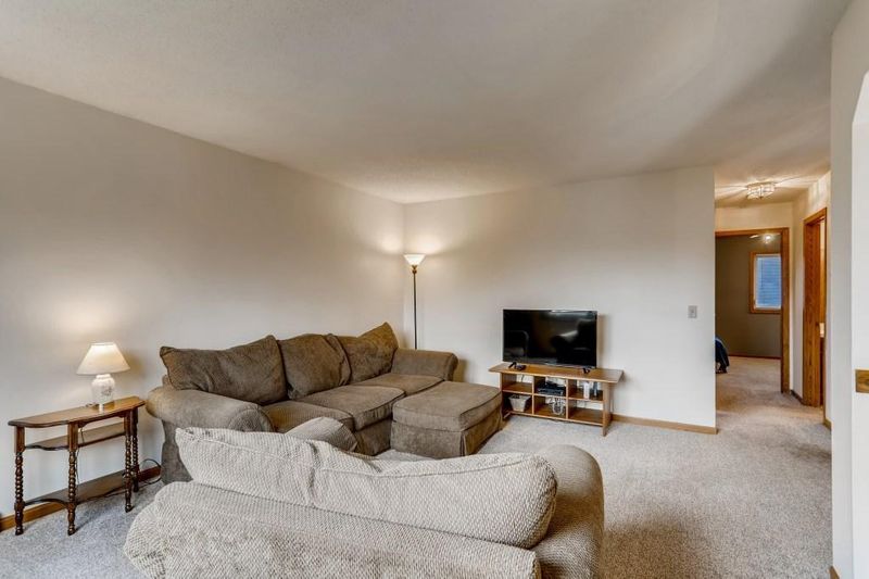 6810 Polaris Ln N, Maple Grove, MN 55311